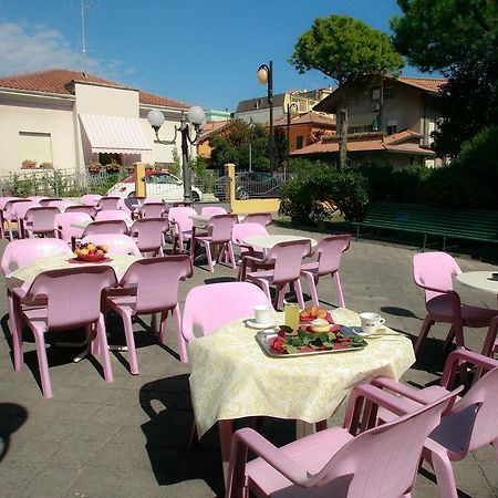 Hotel Adriatico Bellaria-Igea Marina Esterno foto