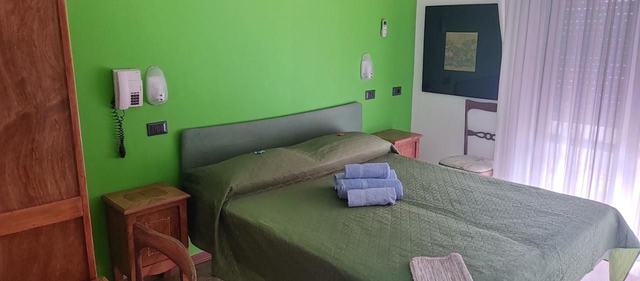 Hotel Adriatico Bellaria-Igea Marina Esterno foto