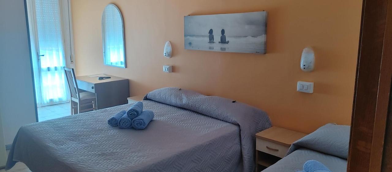 Hotel Adriatico Bellaria-Igea Marina Esterno foto