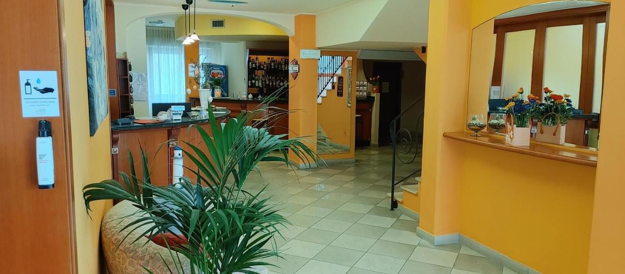 Hotel Adriatico Bellaria-Igea Marina Esterno foto