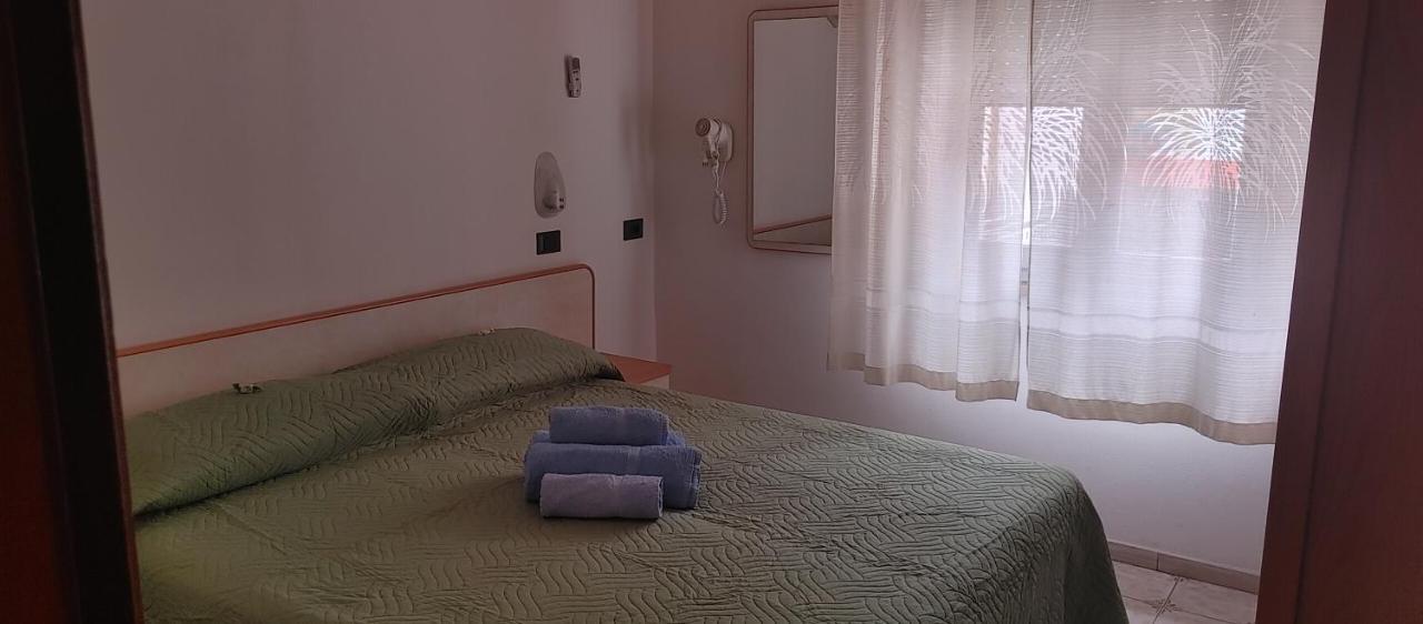 Hotel Adriatico Bellaria-Igea Marina Esterno foto
