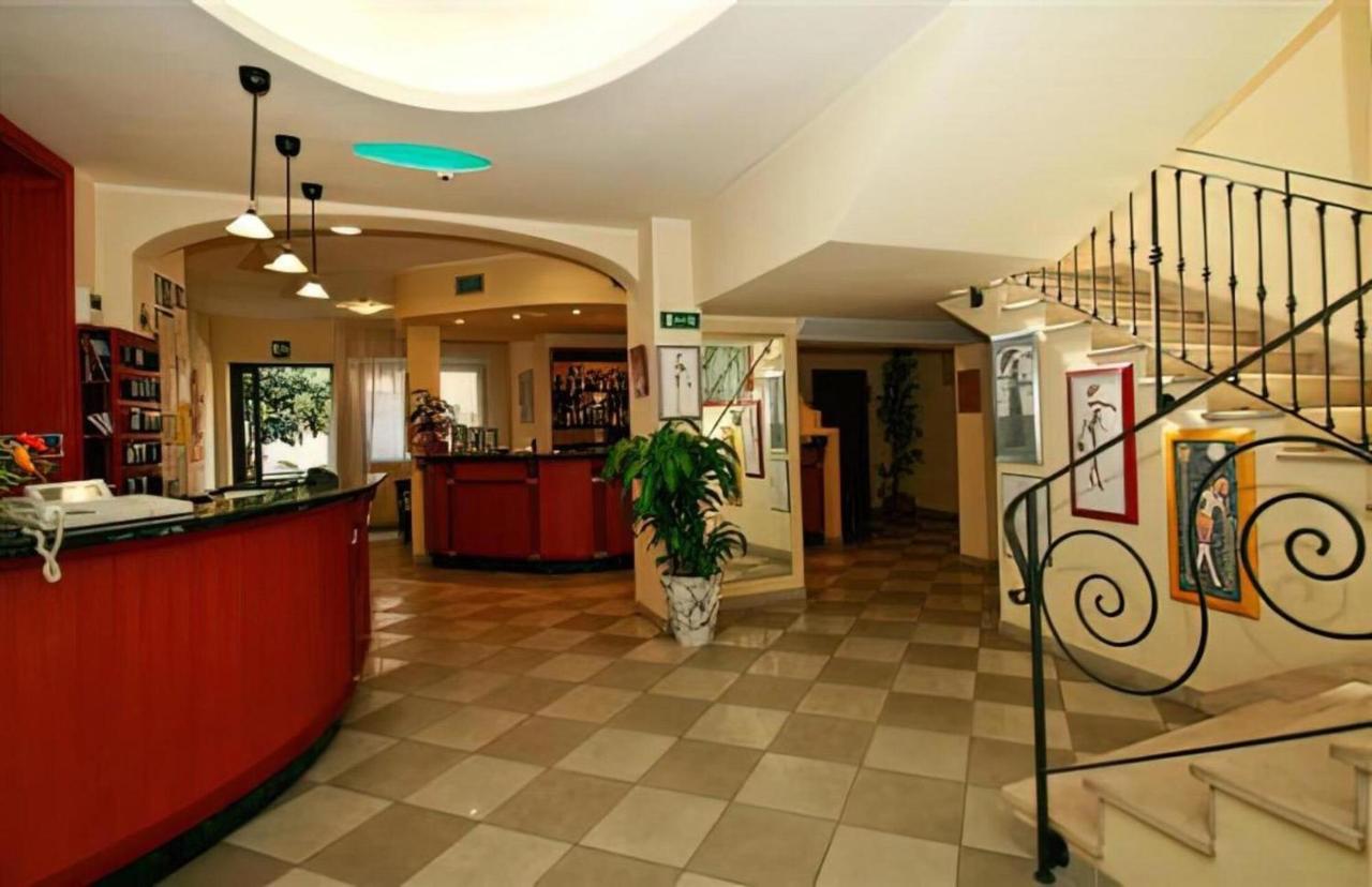 Hotel Adriatico Bellaria-Igea Marina Esterno foto
