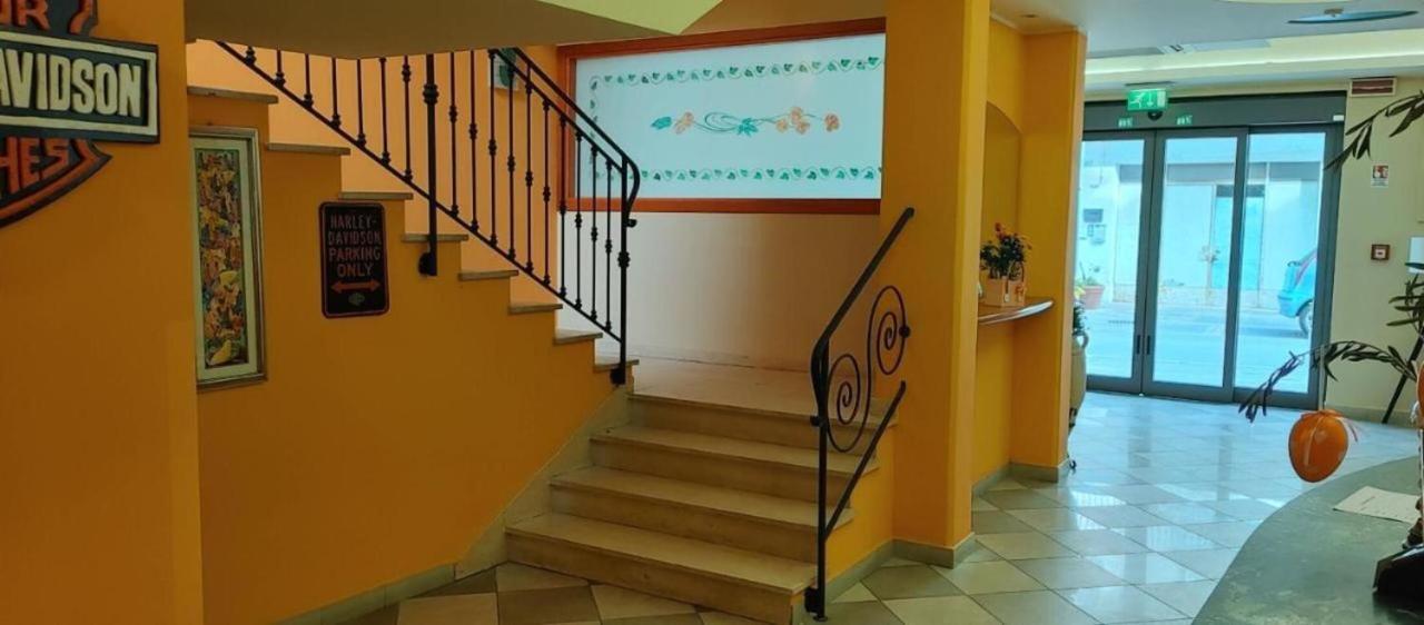 Hotel Adriatico Bellaria-Igea Marina Esterno foto