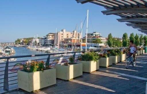 Hotel Adriatico Bellaria-Igea Marina Esterno foto