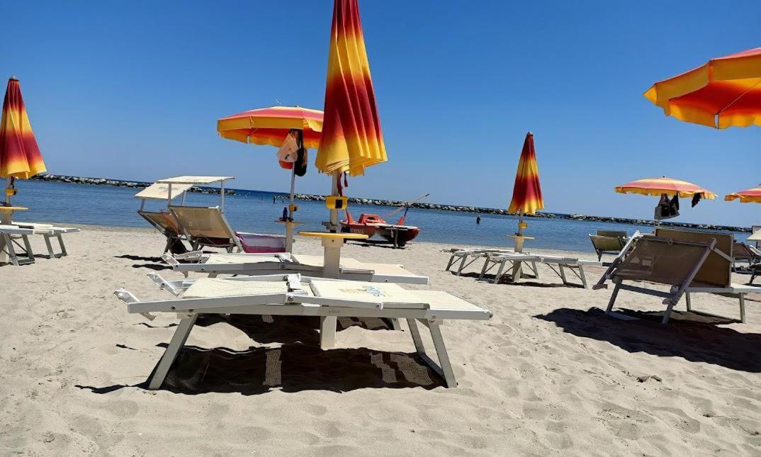 Hotel Adriatico Bellaria-Igea Marina Esterno foto
