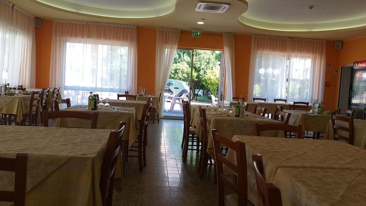 Hotel Adriatico Bellaria-Igea Marina Esterno foto